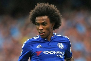 ويليان يرجع الفضل لبيكام ورونالدينيو في تسديده للركلات الحرة ببراعة