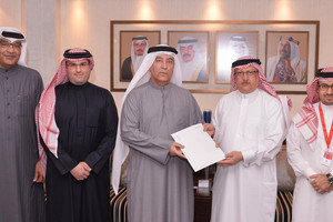 الأولمبية تواصل تسليم بطاقات التامين العلاجية إلى الاتحادات الرياضية