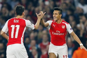 روسيتسكي: أوزيل وسانشيز لا غنى عنهما لأرسنال