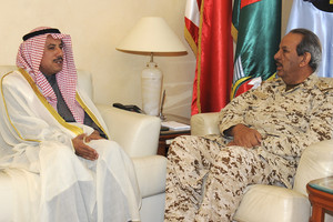 القائد العام يستعرض الموضوعات ذات الاهتمام المشترك مع السفير الكويتي