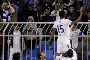 الهلال يفلت من كمين الرائد في الدوري السعودي