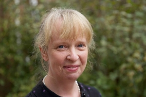 ﻿«الفتاة ذات المعطف الأحمر» لكيت هامِر...قصة اختطاف أمٍّ لابنتها