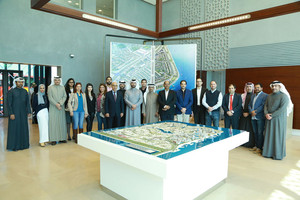 كبار أصحاب الأعمال يزورون ' قرية المطاعم' بديار المحرق   