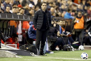 نيفيل يحتفظ بهدوئه ويطلب مساندة الجماهير قبل مواجهة اسبانيول