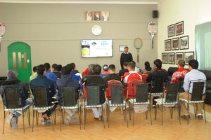 32 حكماً يشاركون في دورة التحكيم الأولى بنادي البحرين للتنس