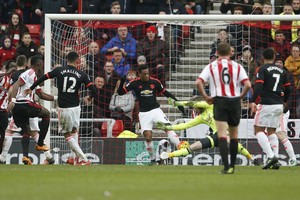 الخزري يقود سندرلاند لإسقاط مانشستر يونايتد بالقاضية في الدوري الإنجليزي