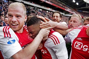 'أياكس' يتصدر الدوري الهولندي مؤقتاً