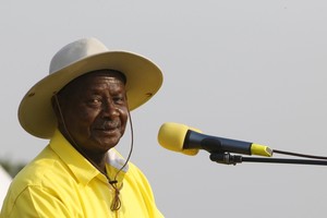 رئيس أوغندا يدافع عن سجله وينفي وجود فساد وبطالة في مناظرة تلفزيونية قبل الانتخابات