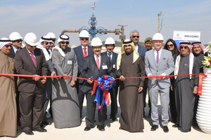 ميرزا يفتتح محطة للطاقة الشمسية والمشروع التجريبي للنفط الثقيل