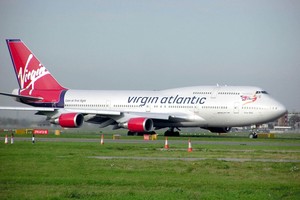 طائرة متجهة إلى نيويورك تعود أدراجها إلى لندن بعد توجيه شعاع ليزر إليها