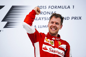 فيتيل يتمنى أن ينجح فريق فيراري 'الأسطورة' في منافسة مرسيدس