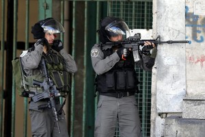 إسرائيل تقتل بالرصاص خمسة مهاجمين فلسطينيين