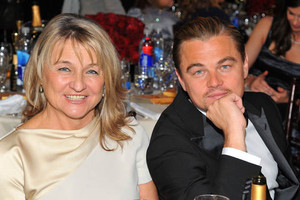 ليوناردو دي كابريو لوالدته في عيد الحب: أحبك للغاية