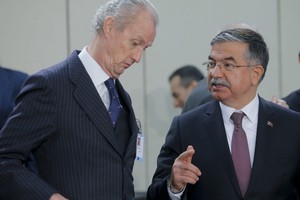 وزير الدفاع التركي: تركيا لا تعتدي على أحد