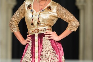 اللباس التقليدي المغربي'القفطان' يتألق في باريس