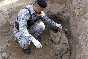 العثور على مقبرة جماعية تضم رفات 50 شخصاً شرقي الرمادي
