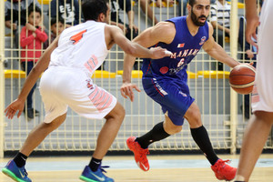 شاهد بالصور... المنامة يقترب من الاحتفاظ بلقب كأس السلة