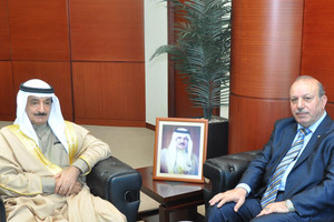 رئيس 'المساحة والتسجيل العقاري' يستقبل السفير الفلسطيني