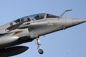 فرنسا ستزيد عدد مقاتلاتها في الأردن والإمارات