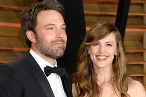 بن أفليك ينهمك في العمل بعد انفصاله عن جنيفر غارنر