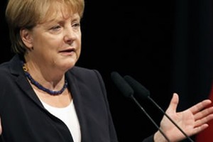 مشاهير ألمان وأجانب يؤيدون سياسة ميركل المتعلقة باللجوء