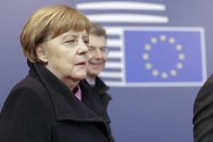 ميركل: كاميرون حصل على اتفاق عادل بشأن التعديل في الاتحاد الأوروبي