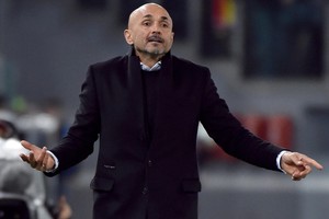 بطولة إيطاليا: سباليتي يُبعد توتي بعد الانتقادات التي وجهها له