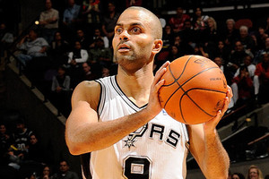 باركر يقود باكس للفوز على هوكس في دوري كرة السلة الأميركي