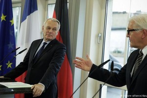 اشادة فرنسية بـ'شجاعة' الألمان في ملف اللاجئين