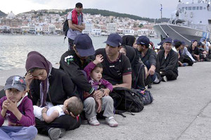 اليونان تحتج على إغلاق مقدونيا حدودها أمام المهاجرين الأفغان