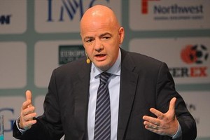 انفانتينو يكذب شائعات تحالفه مع الشيخ سلمان بن إبراهيم