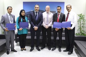 'إبراهيم خليل كانو' تكرم موظفين من إدارة الموارد البشرية والإدارية