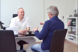 'رويال البحرين' يجدد استضافته للاستشاري يان توشميد