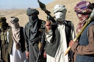 'طالبان' تنفي علمها بعملية السلام مع كابول