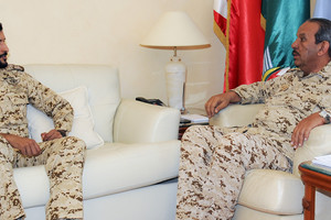 القائد العام يستقبل قائد الحرس الملكي‎ 