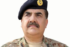 قائد الجيش الباكستاني يأمر بشن 'المرحلة الاخيرة' من الحملة على الحدود الافغانية