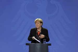 ميركل تتعهد بتسهيل إدماج اللاجئين في سوق العمل