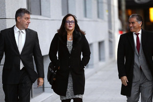 والدة نيمار تدلي بأقوال مثيرة في صفقة انتقاله إلى برشلونة