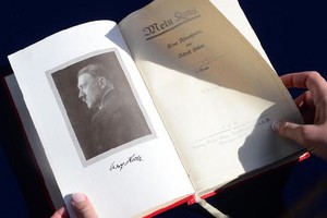 كتاب «كفاحي» الأعلى مبيعاً في ألمانيا