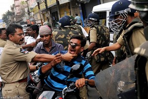 مقتل 30 شخصاً في عنف طائفي بالهند والتحقيق في شائعات بالاغتصاب