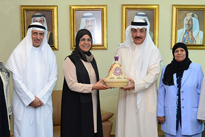 وزير العمل والتنمية الاجتماعية يلتقي فاطمة البلوشي