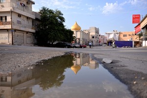 شاهد الصور... انعكاسات على مياه أمطار هطلت على مختلف مناطق البحرين