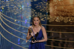 فوز بري لارسن بجائزة أوسكار أفضل ممثلة عن دورها في فيلم 'روم'