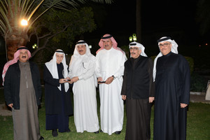 يوسف بن أحمد كانو تكرم قدامى الموظفين