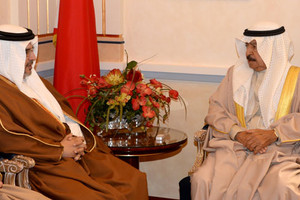 رئيس الوزراء وولي العهد يستعرضان الرؤى الداعمة للتنمية