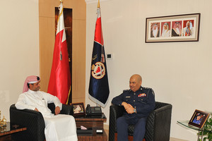 الحسن يبحث مع الرئيس التنفيذي لحلبة البحرين الترتيبات لسباقات 'الفورمولا 1'