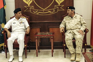القائد العام لقوة الدفاع يبحث مع وفد باكستاني الموضوعات ذات الاهتمام المشترك        