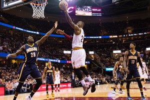 جيمس يقود كافاليرز للفوز على بيسرز في دوري السلة الأميركي