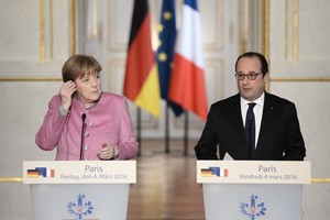 هولاند يعتبر تنظيم انتخابات في سورية في ابريل 'فكرة استفزازية وغير واقعية'