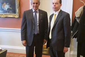 وزير الصناعة والتجارة والسياحة يجتمع بمدير السياسات الاستراتيجية بـ آي دي أي 